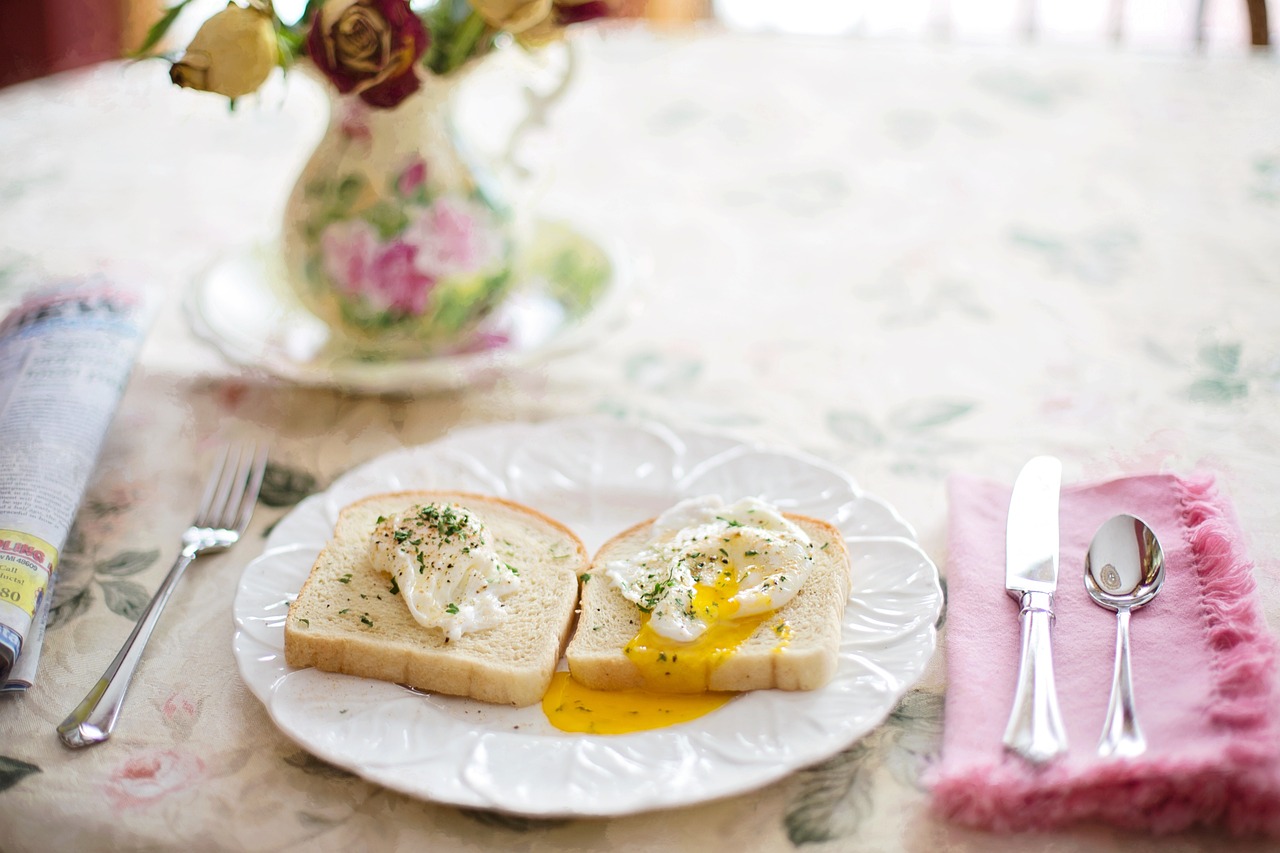 Wie man einen perfekten brunch zu Hause zubereitet