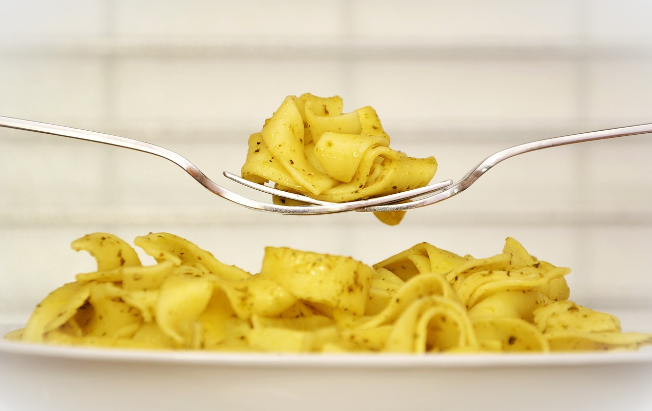 Hausgemachte pasta: von der teigherstellung zum fertiggericht