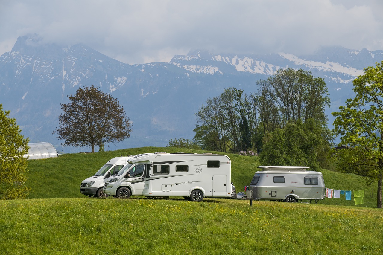 entdecken sie die freiheit und abenteuer von roadtrips! genießen sie unvergessliche reisen auf malerischen straßen, besuchen sie faszinierende orte und erleben sie einmalige momente auf der straße. lassen sie sich inspirieren für ihre nächste große fahrt!