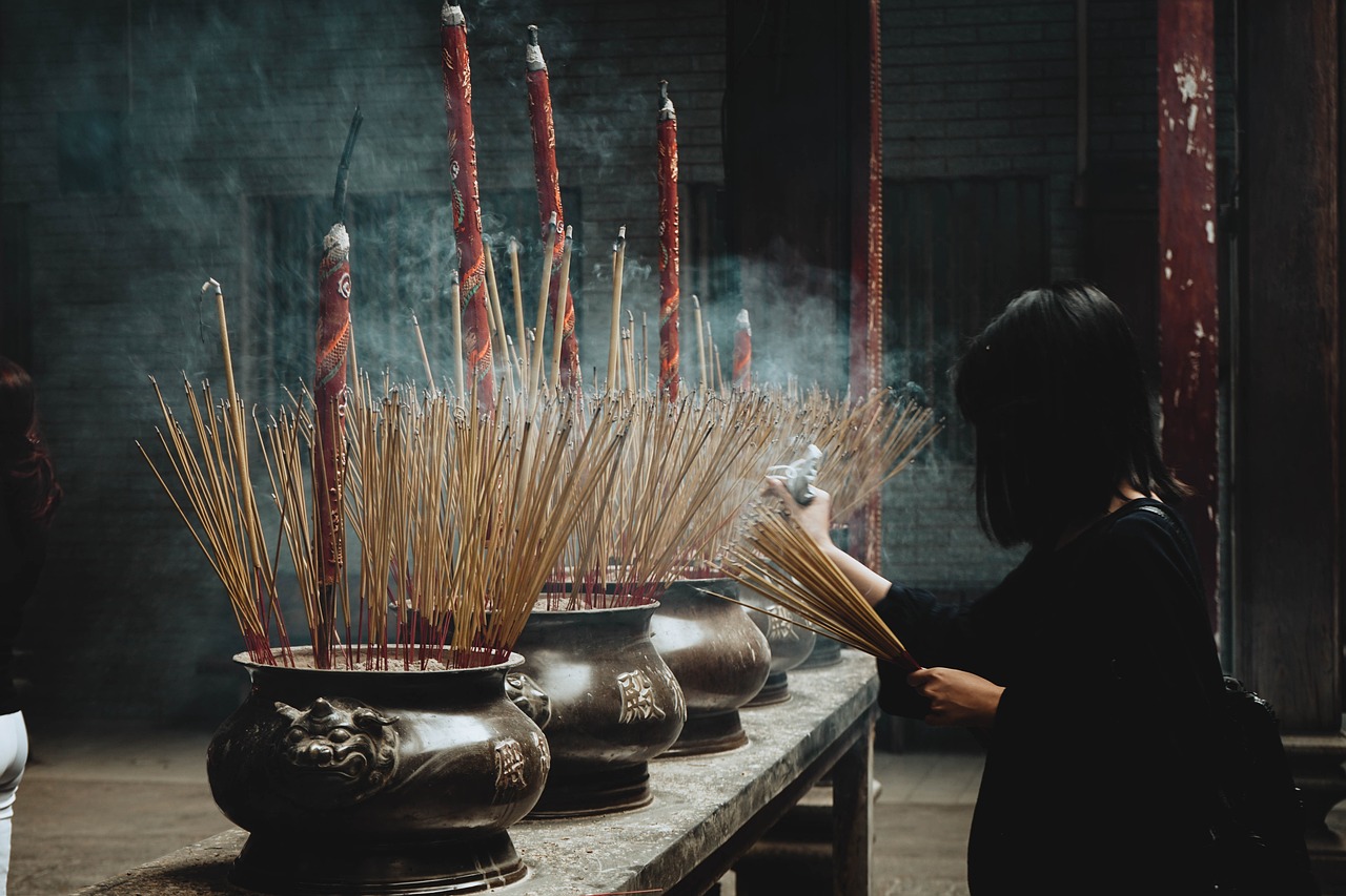 entdecken sie die transformative kraft von ritualen. tauchen sie ein in die welt der achtsamkeit und selbstpflege mit rituals, wo traditionelle praktiken auf moderne lebensweisen treffen, um ihr wohlbefinden zu steigern.